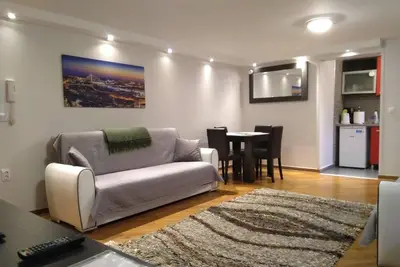 Image de Appartement Dedinje - WiFi gratuit rue parking gratuit - 60 m² 646 Pieds carrés - Tout Apt