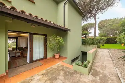 Image de Villa confortable à 100 mètres de la mer. P1792