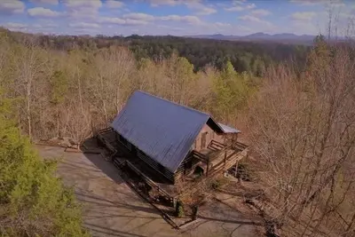 Image de Belle vue toute la saison sur les Blue Ridge Mountains Cabine calme de 3 chambres