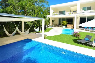 Image de Villa Mariposa, Piscine PRIVÉE. 2x Jacuzzi, Toit Area, 5600 Sq. ft. Habitable