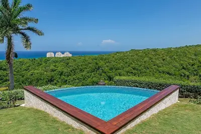Image de Hospitalityexpert Luxury Villa, MoBay, Sleeps 6 - Private Pool, Beach & Chef