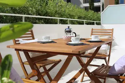 Image de Bel appartement avec terrasse, parking, wifi, Ac - 4 personnes au coeur de la vieille ville