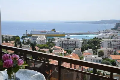 Image de Nice Mont Boron - Port. 2 pièces cosy avec vue mer, piscine et garage fermé