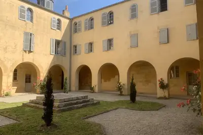 Image de Grand appartement  60 m2, coeur historique, près du marché, ancien couvent