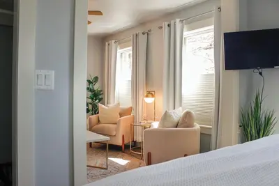 Image de Douglas on Third Corner Suite-Adorable Apartment on 3rd St. Centre-ville de McMinnville