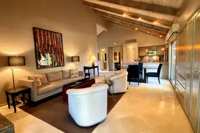 Image de RÊVE De Tennis Lover: Lg 1 chambre, 1 + 1\/2 salles de bains, 4 couchages confortablement ~ une propriété Greenday!