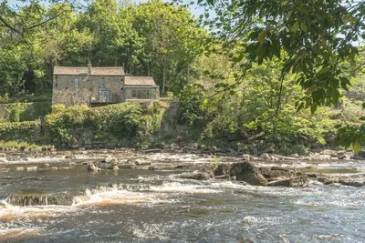 Un chalet privé Dales avec vue fabuleuse sur la cascade dans le charmant château de Barnard