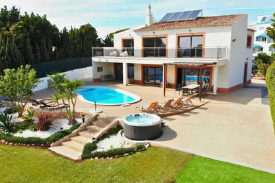 Image de Superbe Villa 5 chambres, Capacité 10\/14 piscine \/ jacuzzi chauffage - Olhos De Agua, Alb