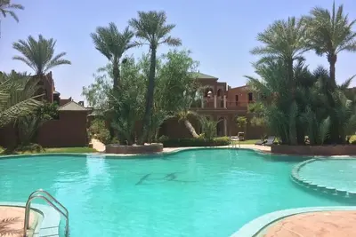 Image de Grande Villa (260 m2) de 3 ch dans résidence exceptionnelle à la Palmeraie