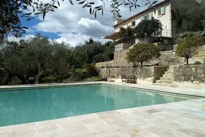 Image de Belle villa, 5 chambres ensuite avec climatisation, privée, vue dégagée, près du village