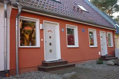 Image de maison jumelée confortablement meublée avec cheminée pour 2 à 7 personnes
