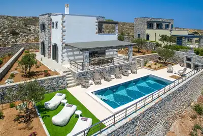 Image de Charlise Luxury Villa by Cretevasion