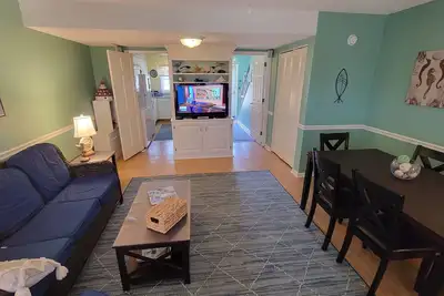Image de Ocean Side Beach Condo dans une communauté familiale! Piscine en bord de mer! !