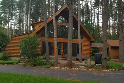 Image de Superbe cabane en rondins sur la rivière Hudson ** À seulement 15 minutes du lac George! **