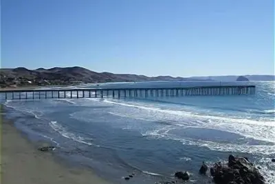 Image de Condo en bord de mer à couper le souffle et entièrement rénové