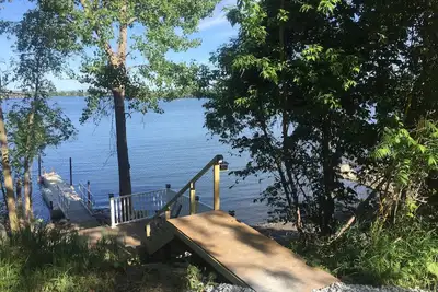 Image de Cottage Lakeview toute l'année avec quai privé sur le lac Champlain