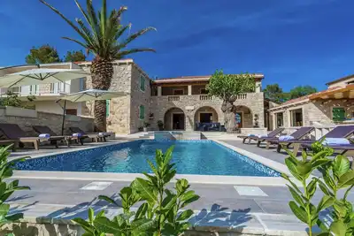 Image de Villa א Sukosan avec sauna et piscine