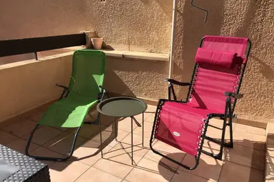 Image de T2 spacieux avec grande terrasse, jardinet, Wifi et Clim