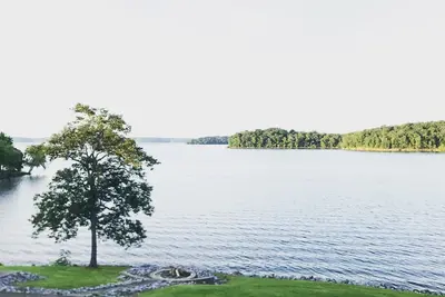 Image de Magnifique condo au bord de l'eau - Location de bateau - Piscine - Cheminée