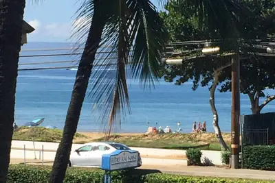 Image de Étapes vers la plage! Vues sur l'océan depuis Lanai. Beau terrain et grande piscine!