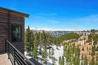 Image de Maison moderne avec vue imprenable sur la montagne! Procès-verbal de la ville sur la route de bus gratuit