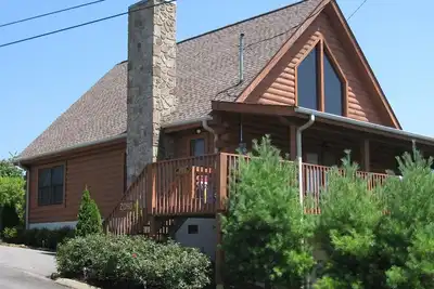 Image de Minutes De Pigeon Forge-Cabin Resort-Mt. Vues Hot Tub-Pool-Pool Table