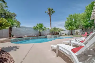 Image de Location Executive avec piscine / spa-10 min de l'aéroport / strip, In & Out 1 mile