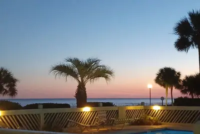 Image de Oceanfront, 1 Bdrm King, Avis 5 ÉTOILES COMPLÈTEMENT RÉALISÉS Sur Le Golden Mile