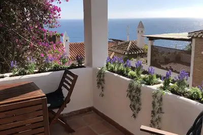 Image de Maison idyllique de charme avec vue sur la mer dans un environnement magnifique