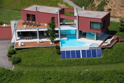 Image de Maison Contemporaine multi activities Luxe Pool. remarquée à la télevision. . .
