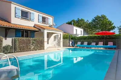 Image de Piscine privée chauffée, Wifi gratuit, 10 minutes à pied de la plage fantastique
