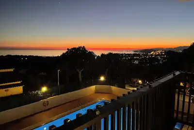 Image de Vue Mer Fantastique, Piscine SUPÉRIEURE, Appartement De Parking Barbecue 100%