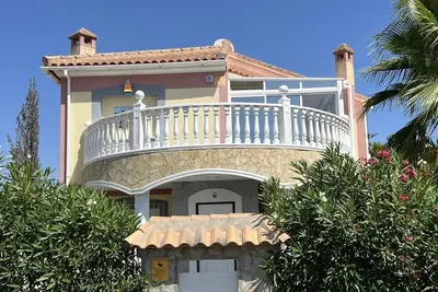 Image de Villa avec piscine privée et vue sur la mer