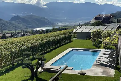 Image de Astuce. . . Appartement de rêve avec vue unique sur le lac et piscine WiFi