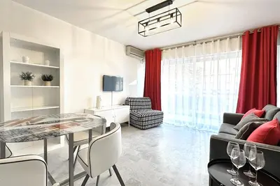 Image de Beau studio au cœur de Juan les Pins à 300m des Plages
