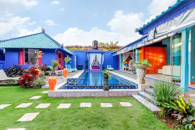 Image de Villa 5* à Seminyak avec piscine privée entourée de 3 suites a 5 mn de la plage