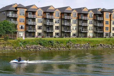 Image de 2Bed \/ 2Bath Upscale, River Front Condos. Près de Beach & Convention Ctr