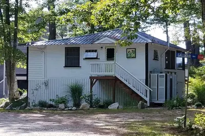 Image de Adorable chalet situé au milieu de grands pins avec plage de sable à 800 mètres de la ville.