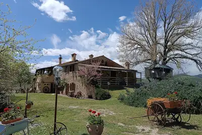 Image de Appartement pour couple dans une ferme. Maison de campagne à Urbino. Vue panoramique!