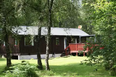 Image de Belle cabine avec bain à remous électrique, wifi, poêle à bois près de loch