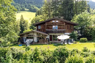 Image de Grand chalet sur terrain clos sans vis a vis jacuzzi wifi