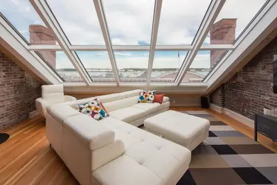 Image de «Margaret» Penthouse Suite: une vue imprenable sur la baie de Casco, en plein sur le Vieux-Port