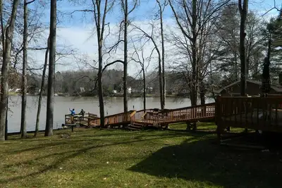 Image de Bungalow au bord de l'eau mis Ă jour sur le lac High Rock