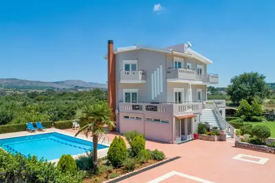 Image de Détendez-vous dans la brillante Villa Marianna