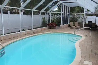 Image de Chez soi loin de chez soi? Paradis au soleil? Pourquoi ne pas l'appeler les deux! Piscine chaufee!