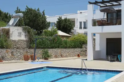 Image de Appartement moderne et élégant dans le village traditionnel de Gennadi avec grande piscine