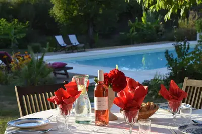 Image de Maison de vacances familiale en Dordogne. Grande piscine chauffée et parc privé
