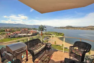 Image de 3 chambres, 2 salles de bains Condo au 15ème étage avec superbe vue sur le lac