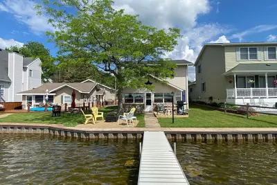Image de Maison 5 chambres au bord du lac pour se détendre et se divertir - Ponton inclus