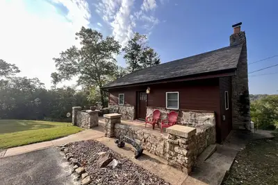 Image de Nouvelle Liste! Belle cabine privée sur 5 acres. . . Minutes à Branson Landing